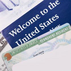 Thẻ xanh Mỹ là gì mà hàng triệu người trên thế giới đều mong muốn sở hữu?